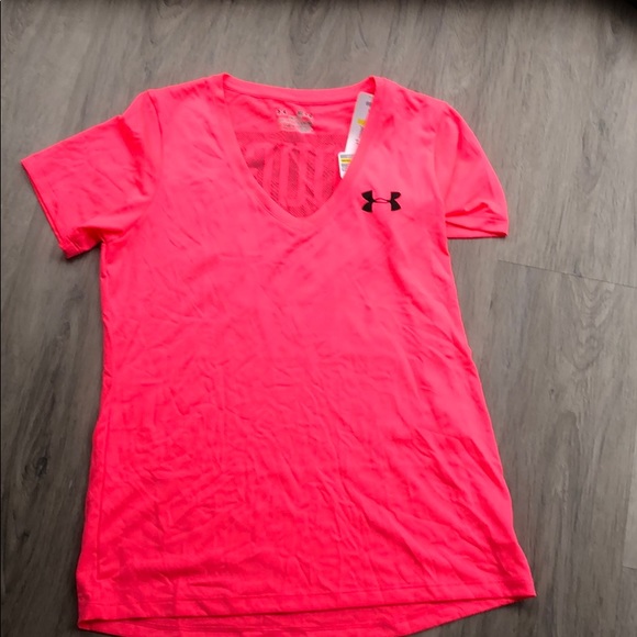 Under Armour Tops - NWT Hot pink underarmour tee